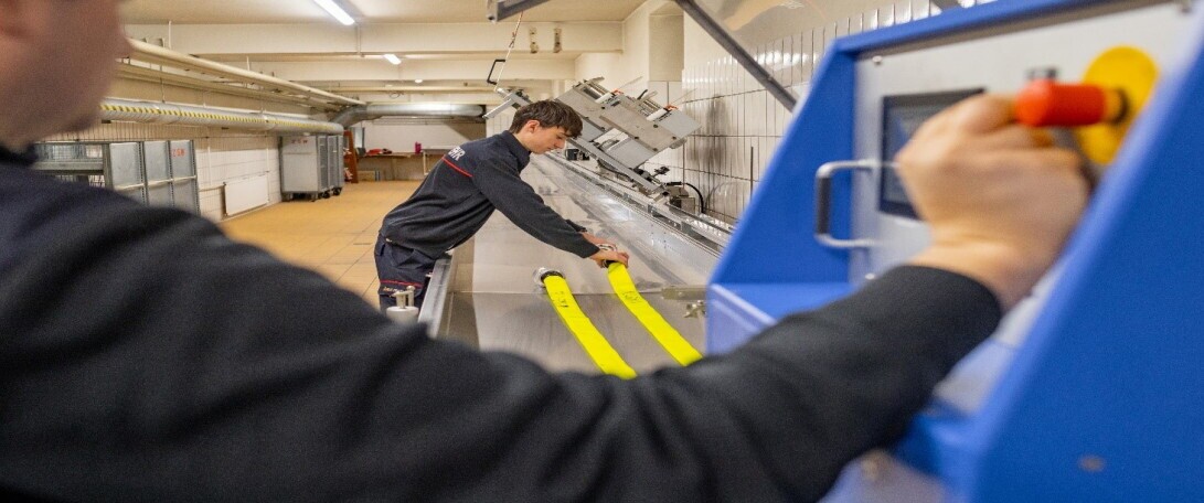 Beschäftigter (m/w/d) im feuerwehrtechnischen Dienst  in der Zentralen Schlauchwerkstatt, 1. Bild